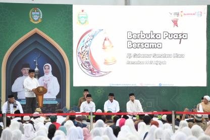 Pj  Gubernur Sumut Buka Puasa Bersama Kaum Duafa dan ART